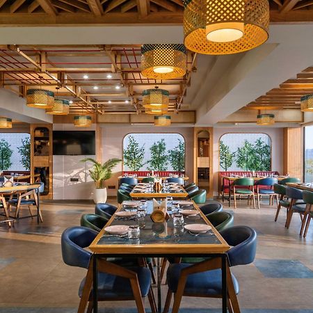 The Lemon Grass Hotel Гандинагар Екстериор снимка