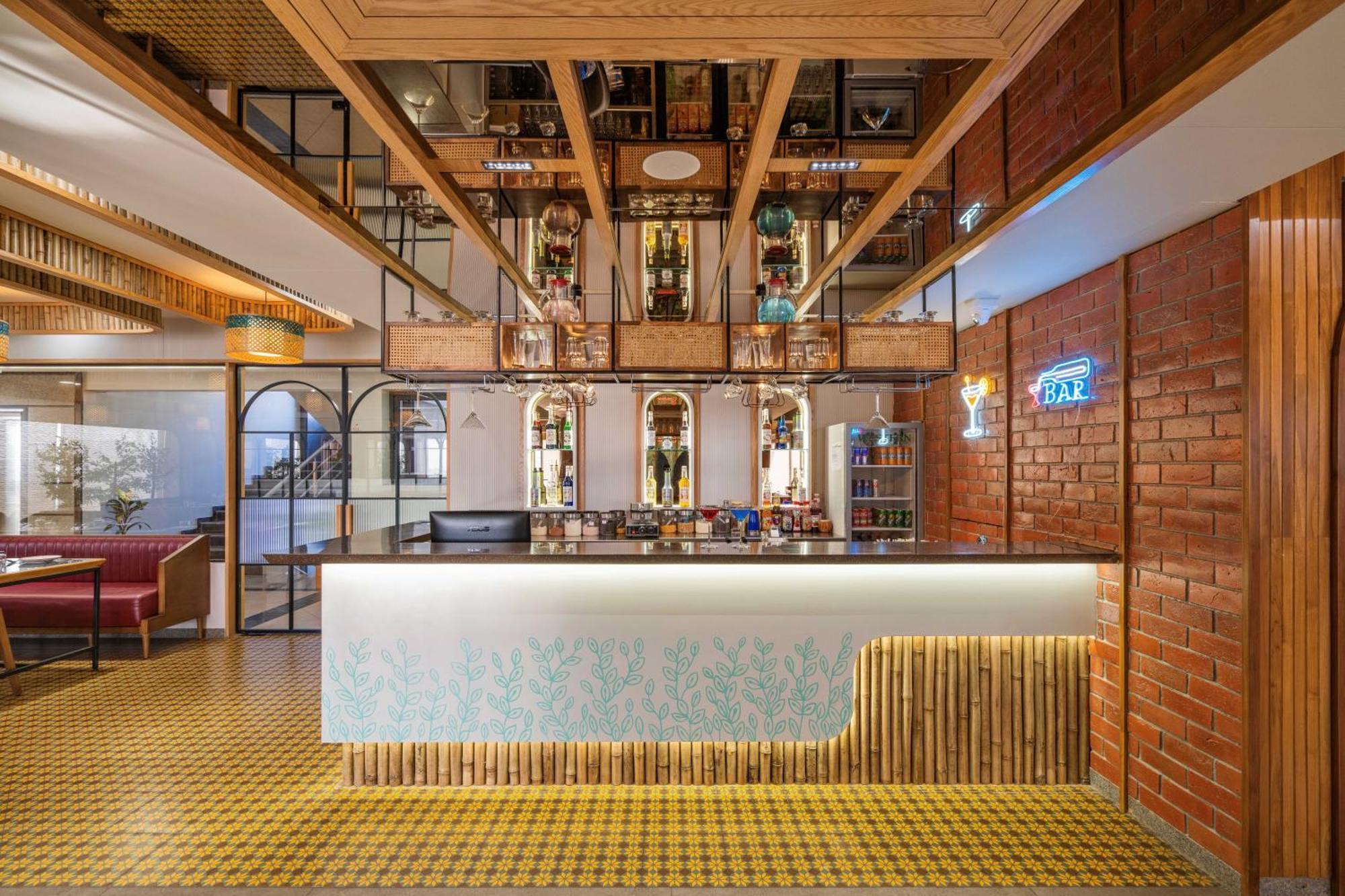 The Lemon Grass Hotel Гандинагар Екстериор снимка