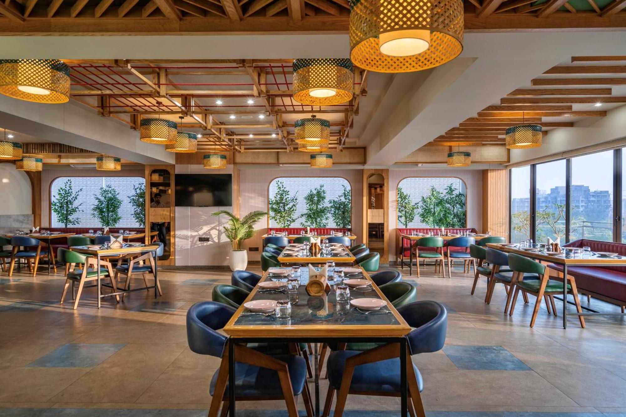 The Lemon Grass Hotel Гандинагар Екстериор снимка